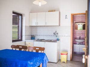 19109972-Ferienwohnung-4-Lopar-300x225-2