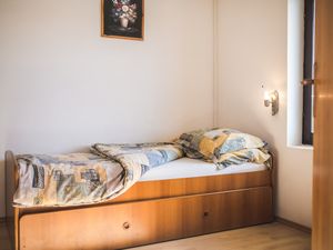 19109972-Ferienwohnung-4-Lopar-300x225-4