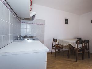 19109919-Ferienwohnung-4-Lopar-300x225-1