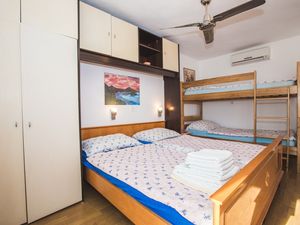 19109919-Ferienwohnung-4-Lopar-300x225-4