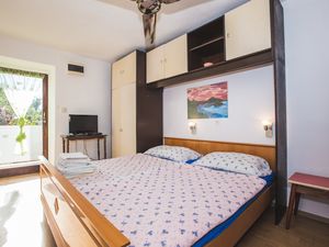 19109919-Ferienwohnung-4-Lopar-300x225-5