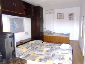 23934005-Ferienwohnung-4-Lopar-300x225-3