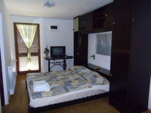 23934005-Ferienwohnung-4-Lopar-300x225-4