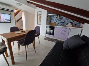 22019867-Ferienwohnung-4-Lopar-300x225-1