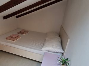 22019867-Ferienwohnung-3-Lopar-300x225-4