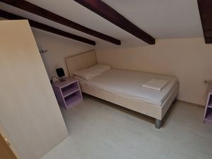 22019867-Ferienwohnung-4-Lopar-300x225-5