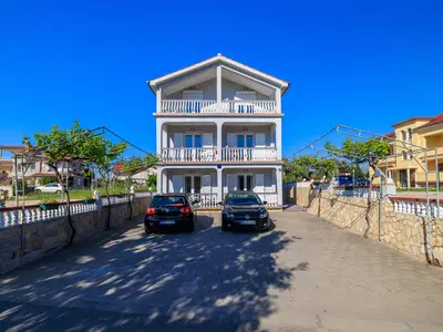 Ferienwohnung für 6 Personen (90 m²) in Lopar 1/10
