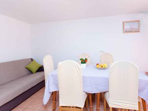 24033154-Ferienwohnung-7-Lopar-300x225-5