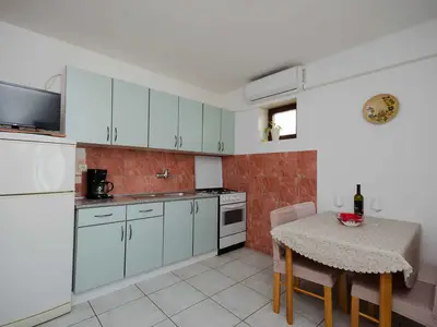 Ferienwohnung für 3 Personen (35 m²) in Lopar 8/10