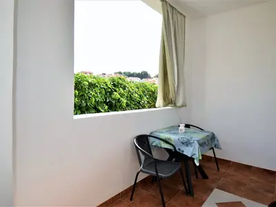 Ferienwohnung für 2 Personen (32 m²) in Lopar 8/10