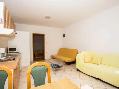 Ferienwohnung für 3 Personen (40 m²) in Lopar 8/10