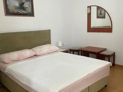 Schlafzimmer mit Dopelbett (180 cm), 16 kvadrat netrr