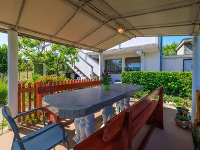 Ferienwohnung für 8 Personen (90 m²) in Lopar 9/10