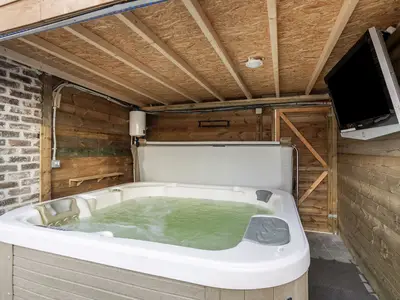 PoolOfHouse