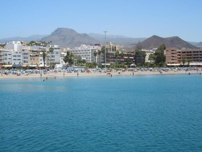 Blick vom Meer auf Los Cristianos