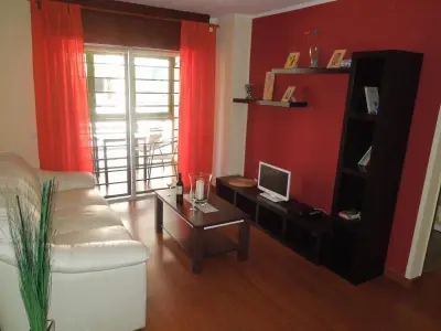 Wohnzimmer mit Ausgang zum Balkon