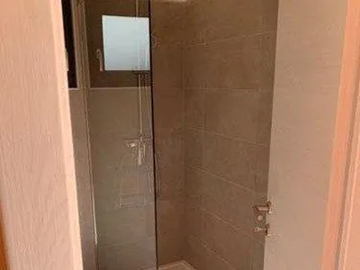Badezimmer mit Dusche