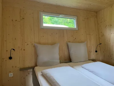Schlafzimmer mit Doppelbett