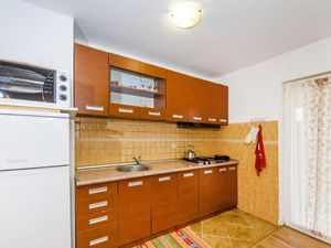 23832235-Ferienwohnung-8-Lovinac-300x225-4