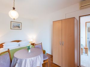 23944810-Ferienwohnung-6-Lovište-300x225-5