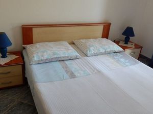 23012901-Ferienwohnung-2-Lovište-300x225-4