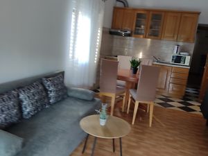 23546906-Ferienwohnung-4-Lovište-300x225-1