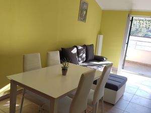 23546907-Ferienwohnung-4-Lovište-300x225-3