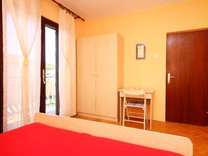 18699221-Ferienwohnung-5-Lovište-300x225-5