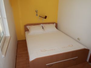 21720421-Ferienwohnung-2-Lovište-300x225-5