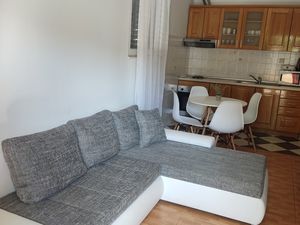 23546899-Ferienwohnung-4-Lovište-300x225-1