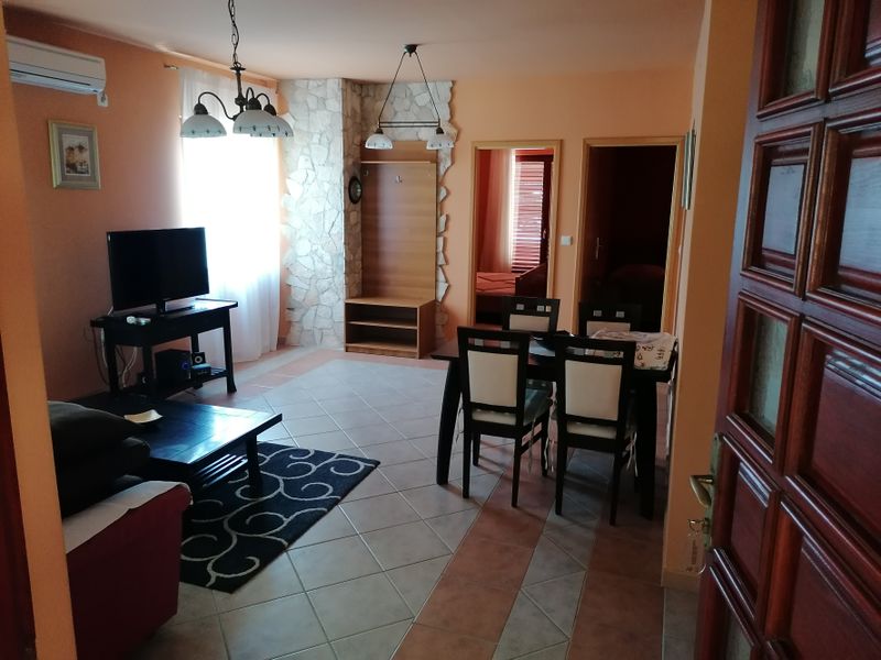 23972929-Ferienwohnung-5-Lovište-800x600-0