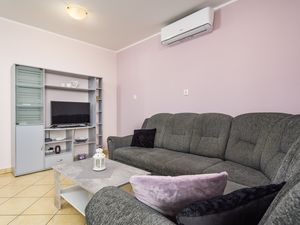 23929945-Ferienwohnung-5-Lovran-300x225-1