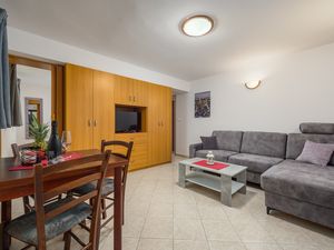 23933169-Ferienwohnung-3-Lovran-300x225-3