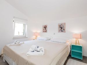 23737803-Ferienwohnung-4-Lovran-300x225-3