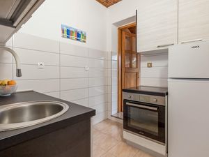 23758618-Ferienwohnung-4-Lovran-300x225-3