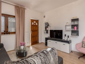 24003458-Ferienwohnung-4-Lovran-300x225-3