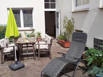 sonniger Innenhof