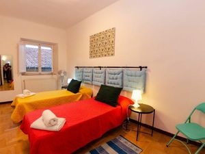 23556398-Ferienwohnung-6-Lucca-300x225-5