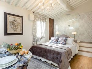 23543681-Ferienwohnung-2-Lucca-300x225-2