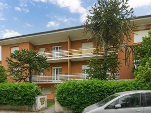 24043880-Ferienwohnung-5-Lucca-300x225-0