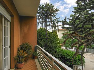 24043880-Ferienwohnung-5-Lucca-300x225-1