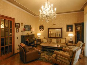 24043880-Ferienwohnung-5-Lucca-300x225-2