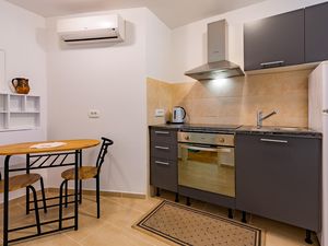 23744780-Ferienwohnung-2-Lucija-300x225-4