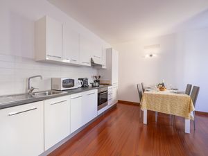 23706985-Ferienwohnung-4-Lugano-300x225-3