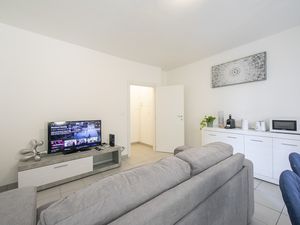 23707260-Ferienwohnung-4-Lugano-300x225-3