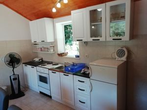 21666457-Ferienwohnung-4-Luka-300x225-5