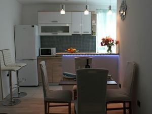 23931290-Ferienwohnung-6-Lukoran-300x225-3