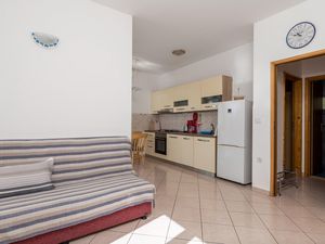 23727606-Ferienwohnung-4-Lukovo Šugarje-300x225-5