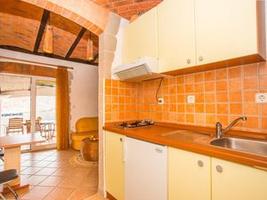 23681057-Ferienwohnung-4-Lukovo Šugarje-300x225-5