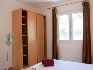 22434249-Ferienwohnung-4-Lumbarda-300x225-4